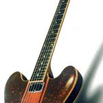 Tom Delonge blink-182 + AVA custom Gibson guitar